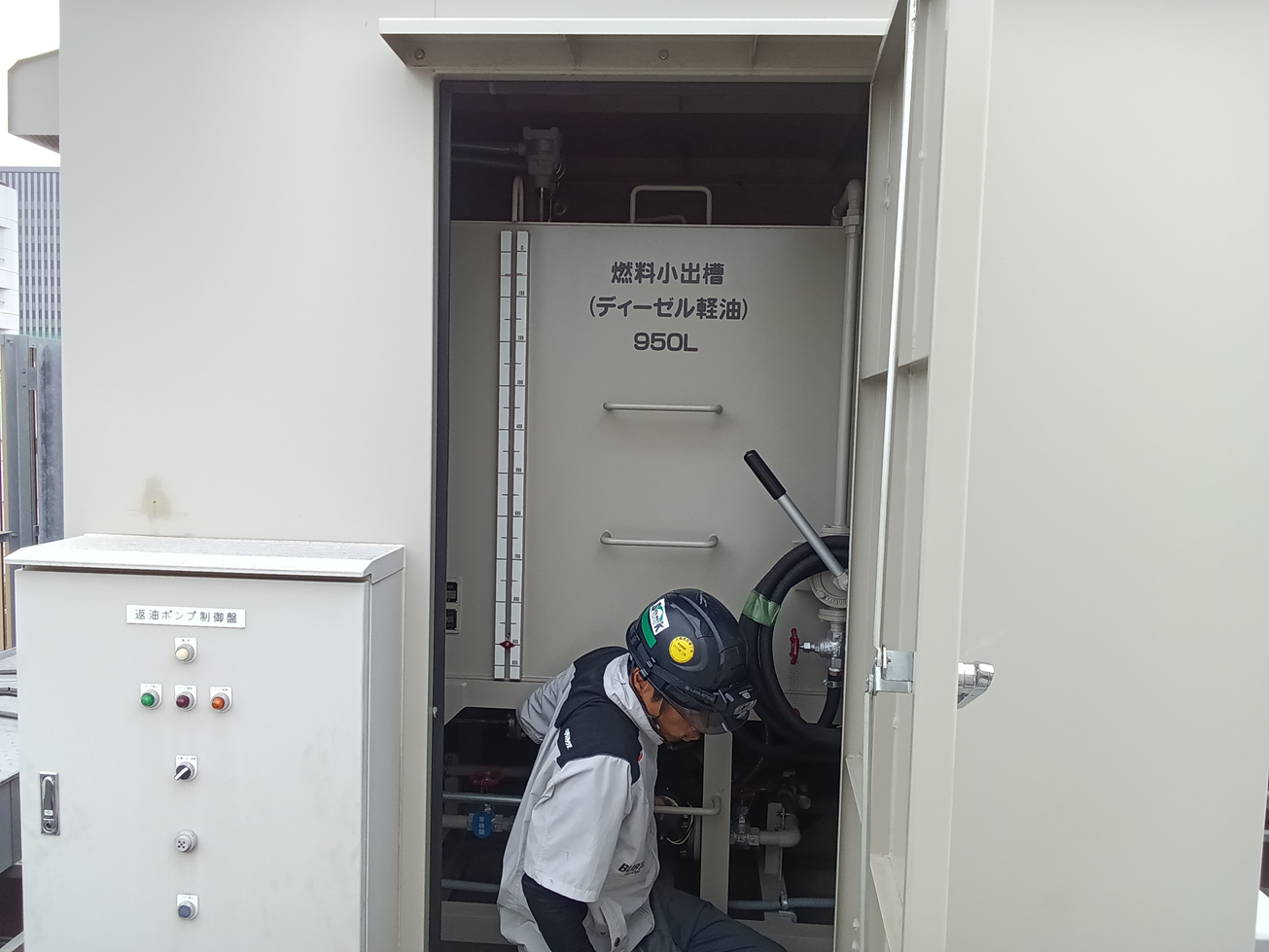 清掃作業風景(専用薬剤にて清掃)